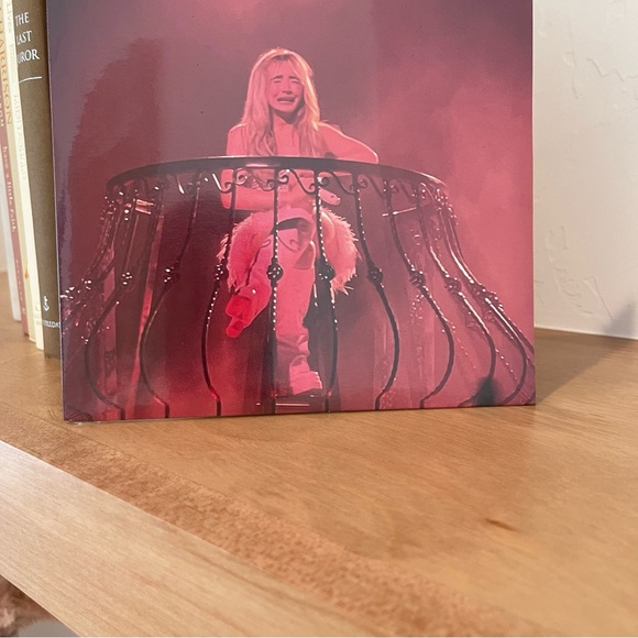 Sabrina Carpenter Feather 7” Single Pink Glitter Vinyl Record NEW - Picture 3 of 6